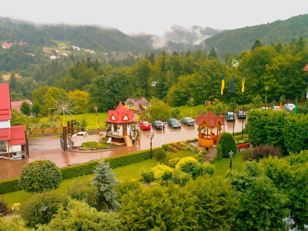 Karpaty Hotel Jaremtsje Buitenkant foto