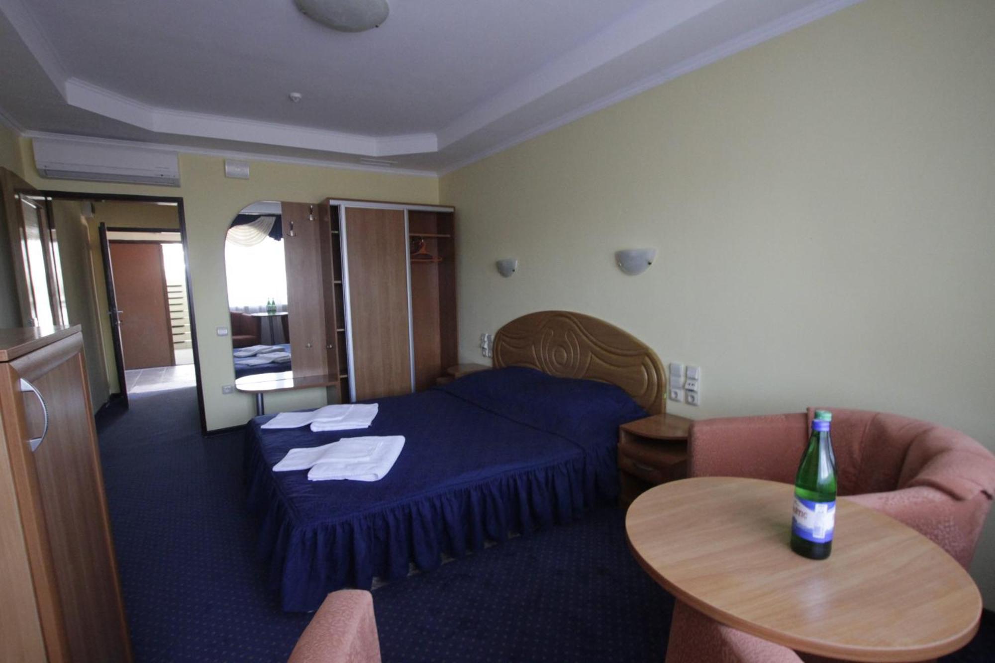 Karpaty Hotel Jaremtsje Buitenkant foto